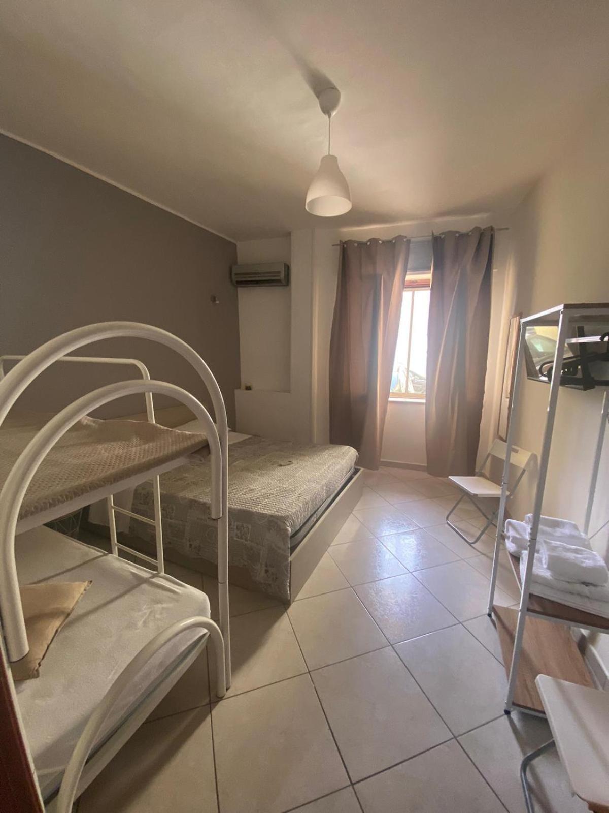 Bedroompompei With Free Parking Buitenkant foto
