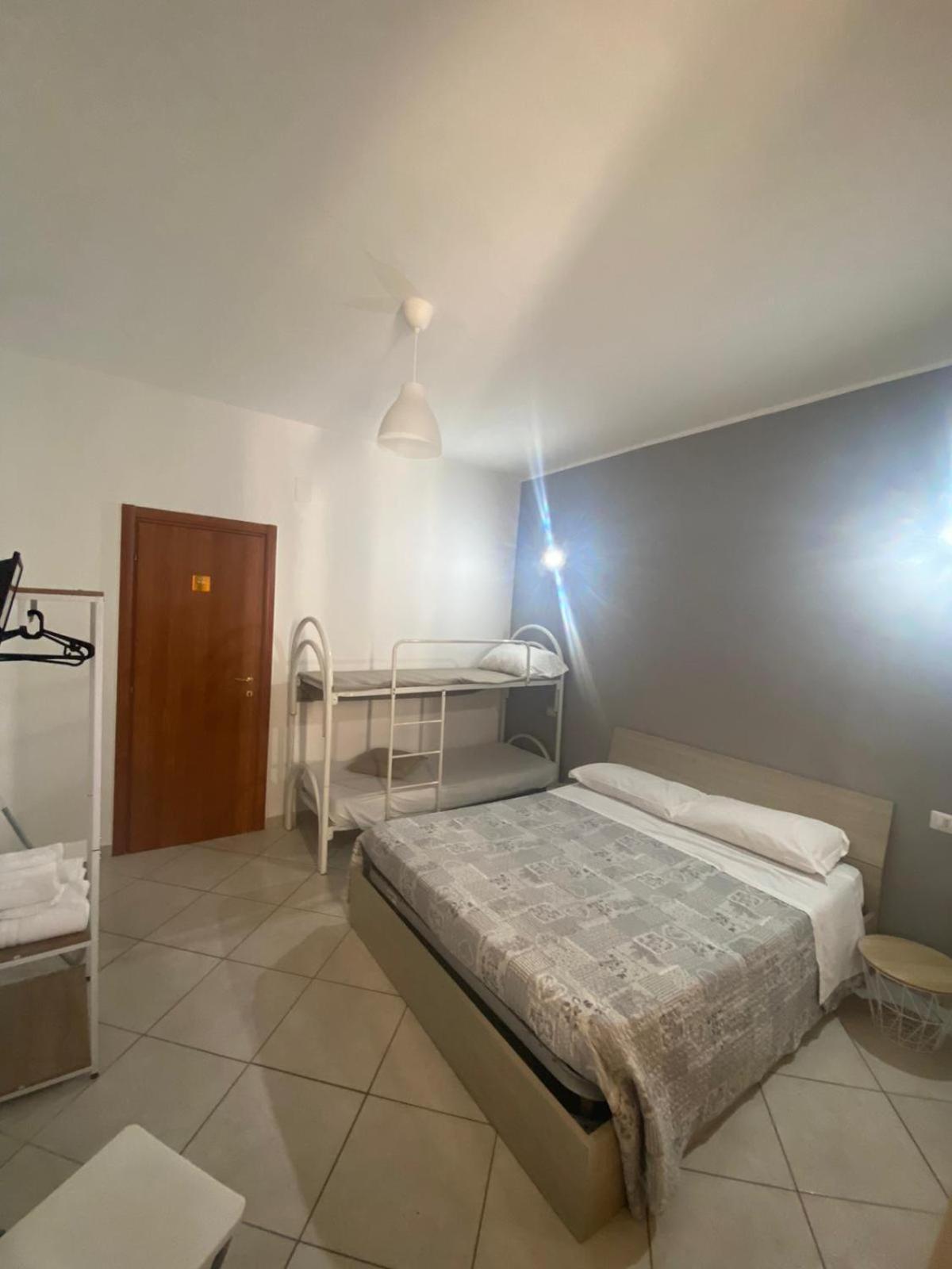 Bedroompompei With Free Parking Buitenkant foto