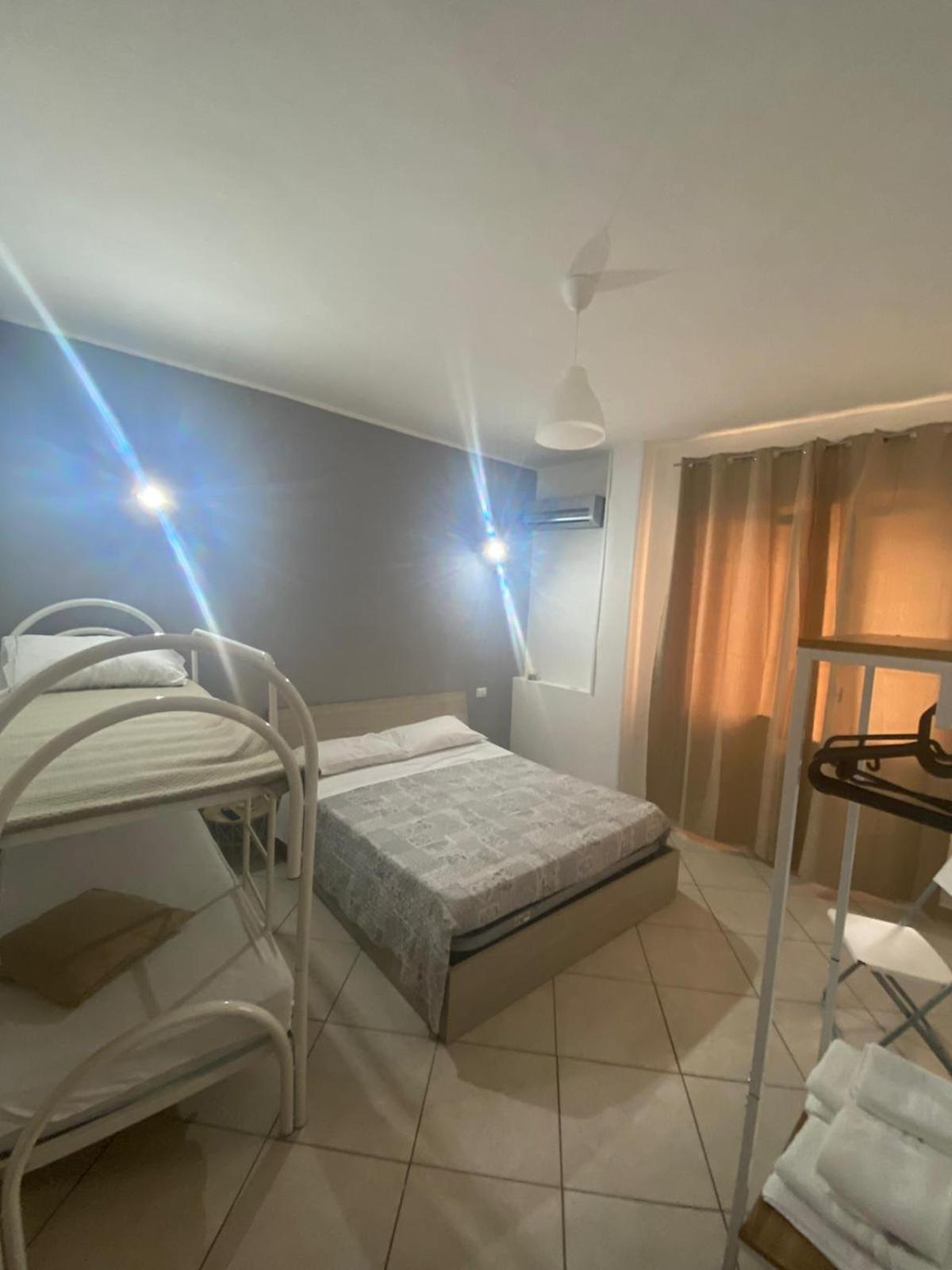 Bedroompompei With Free Parking Buitenkant foto