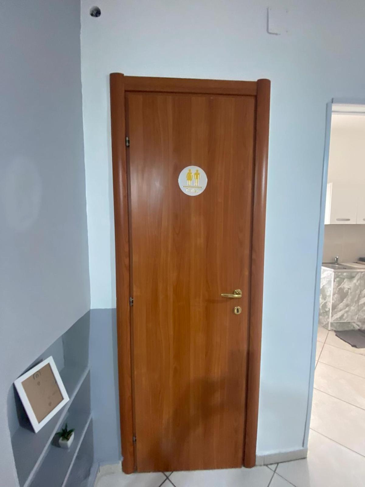 Bedroompompei With Free Parking Buitenkant foto